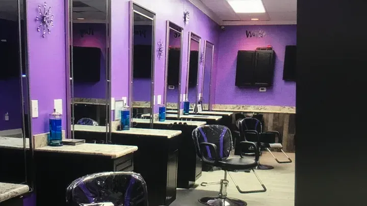 https://cdn.salonspotlight.com/photos/prfWCZLuhndcAHct38gh/c56e8d30-86de-454a-9243-5a850e7ee1d7_720x720