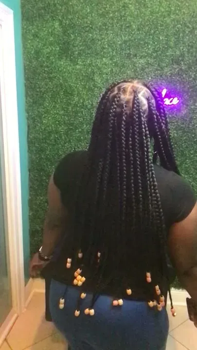 https://cdn.salonspotlight.com/photos/prfWCZLuhndcAHct38gh/f116b1a0-0cf3-46d9-98a2-18b698062118_720x720