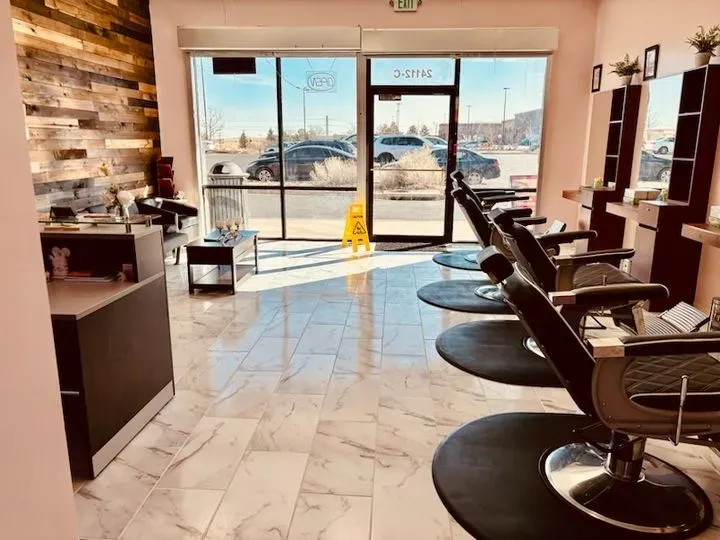 https://cdn.salonspotlight.com/photos/psjjZpkNiHmfq5fduF0h/22f9624c-277f-4742-82ad-118ee07cbb39_720x720