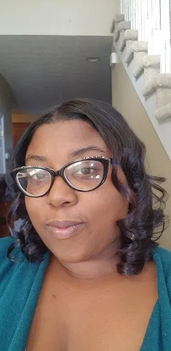https://cdn.salonspotlight.com/photos/psyLU1c2RXAO9IFvc4yX/9d82f46e-d96b-404e-8bdc-bdb4d5ad3a20_720x720