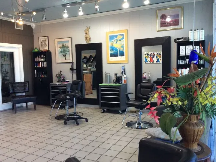 https://cdn.salonspotlight.com/photos/ptHJb12MwXlLqQ6tDJCc/887aaf00-e125-4c59-8ded-63b9b7a2da6f_720x720
