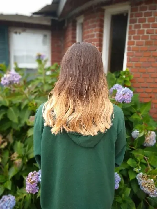 https://cdn.salonspotlight.com/photos/ptIQ24zPzEKvE8sb1639/7e8e7804-d3ea-47c8-aa5d-2469d7541b7a_720x720