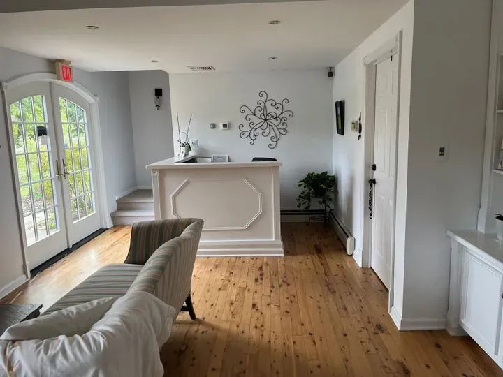 https://cdn.salonspotlight.com/photos/ptsMPmZZHrjTT7L7Xli8/bcacd48a-3465-428e-8d75-1c1f7a607429_720x720