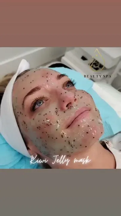 https://cdn.salonspotlight.com/photos/pudI1bLw868COF4FO9nf/2e5123c4-c1f1-46ed-91a1-5977d200579e_720x720