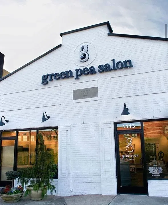https://cdn.salonspotlight.com/photos/puhVlvxTzD7ExSbNYRSt/d7ab1f7a-1117-4932-b5ad-82871a13c3bf_720x720