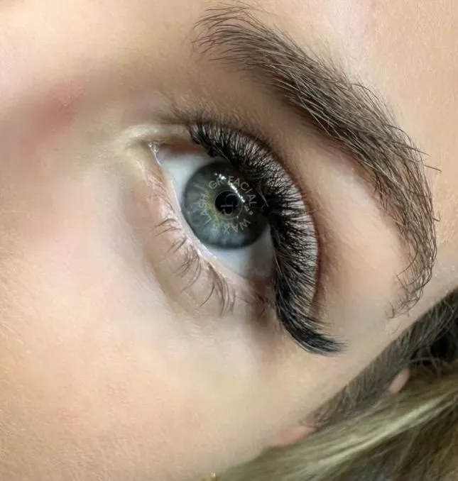 https://cdn.salonspotlight.com/photos/pvBXZ7CJHuT1A4W7uMkJ/a573951a-f21d-4f7b-931f-084d7d9ae24a_720x720