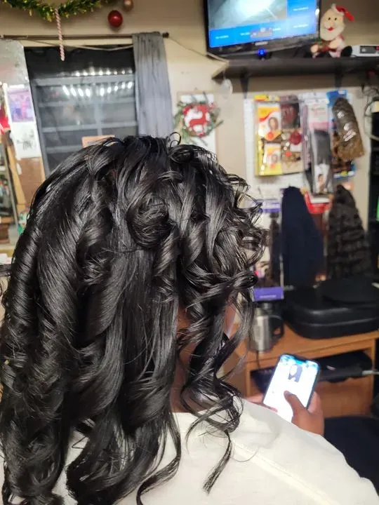 https://cdn.salonspotlight.com/photos/pvbESe8ZXPE84pEc5ruY/81f5b72b-9b97-4edf-9490-4a6cf8f4566a_720x720