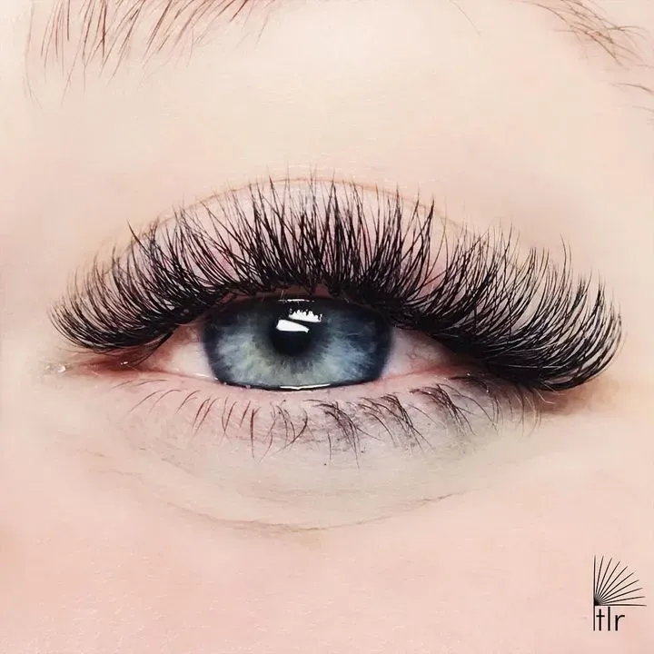https://cdn.salonspotlight.com/photos/pyaIpwpO2Iy9HcfTPbJv/cf72be4a-c9cf-4759-bde0-a97f69a44e78_720x720
