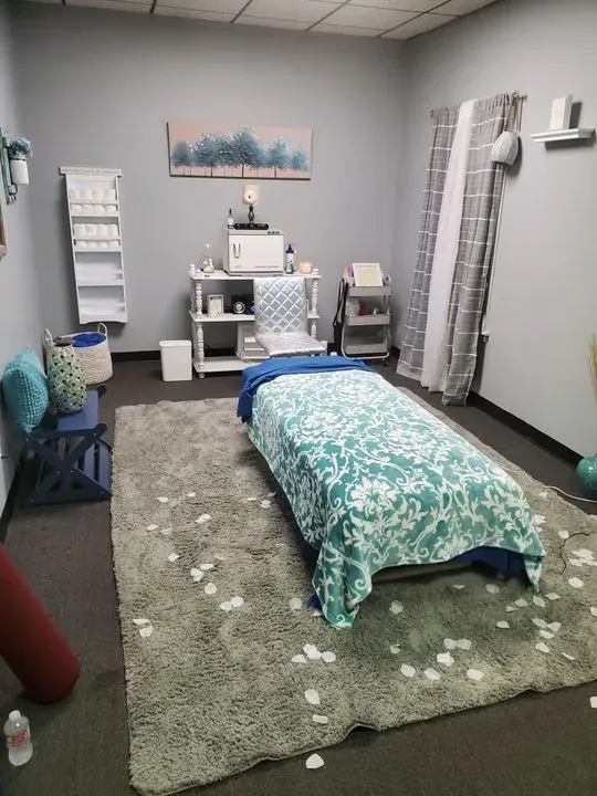 https://cdn.salonspotlight.com/photos/pzGAwptsm2f0I01us6au/95ee6481-ee39-4400-b16a-0f066a84ec10_720x720