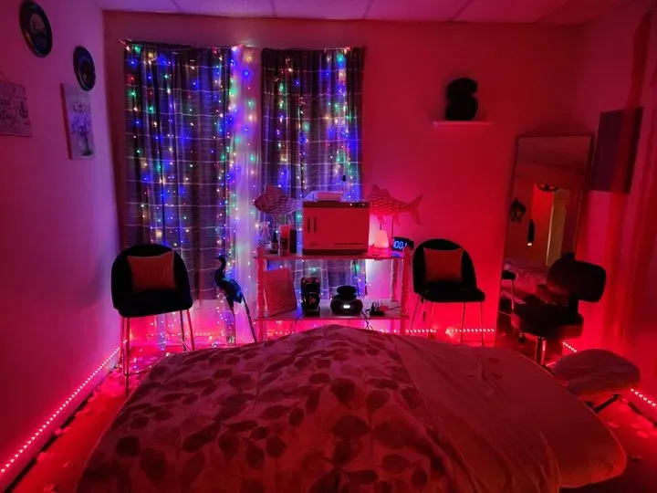 https://cdn.salonspotlight.com/photos/pzGAwptsm2f0I01us6au/e65ed725-c4cf-46bd-8719-3a78f47bfd94_720x720