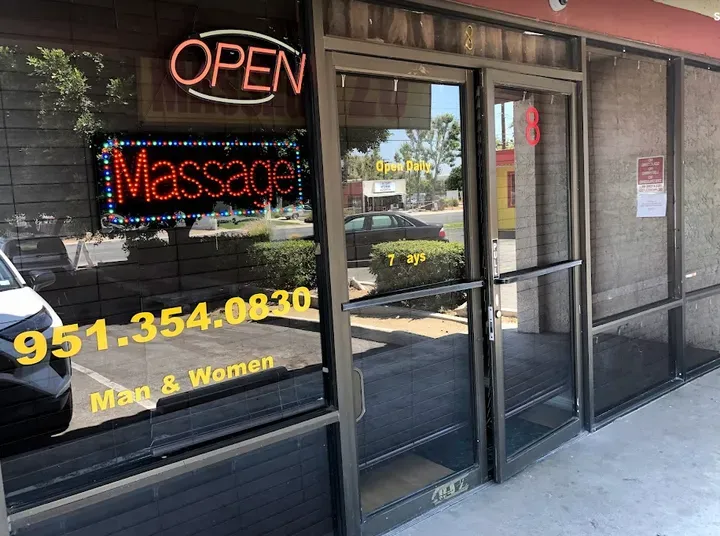 https://cdn.salonspotlight.com/photos/pzQIgEBbVFzUB0vb4a6q/0131faa2-3597-4cff-9f96-35f8e3dd1fc7_720x720