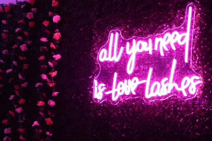 https://cdn.salonspotlight.com/photos/q0VgxVCZYEIRMBPSl1hY/a3c7da52-7a04-4423-aec7-9707017a08a8_720x720