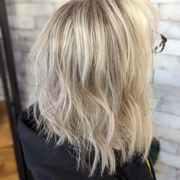 https://cdn.salonspotlight.com/photos/q1mGsENPHXk232rLdBHU/6b019e4b-e3fa-47ef-a50b-5f36b6bd3a50_720x720