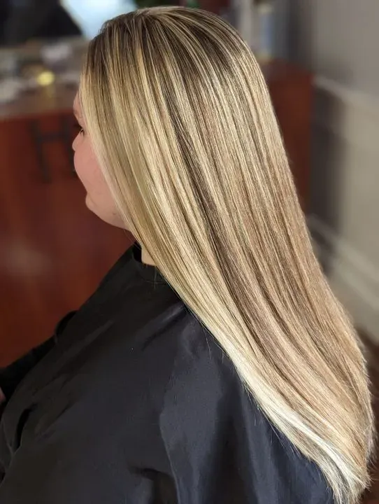 https://cdn.salonspotlight.com/photos/q1mGsENPHXk232rLdBHU/ed920f0c-8477-4f56-a7e3-a96ad466a1ec_720x720