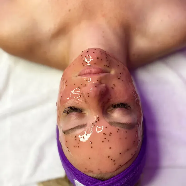https://cdn.salonspotlight.com/photos/q2LE7vtLIrYSDkHYOVbR/86ef2481-9f7b-4335-a721-80ee5f039634_720x720