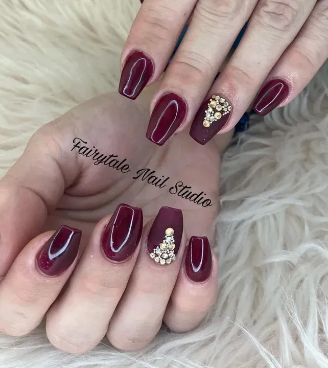 https://cdn.salonspotlight.com/photos/q35iAQF9voEUzUJDszOT/09287b08-b936-478e-bbbc-05e08ac8b3c0_720x720