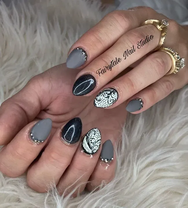 https://cdn.salonspotlight.com/photos/q35iAQF9voEUzUJDszOT/7e975bd5-c985-4bb1-82ab-33f795dea20a_720x720