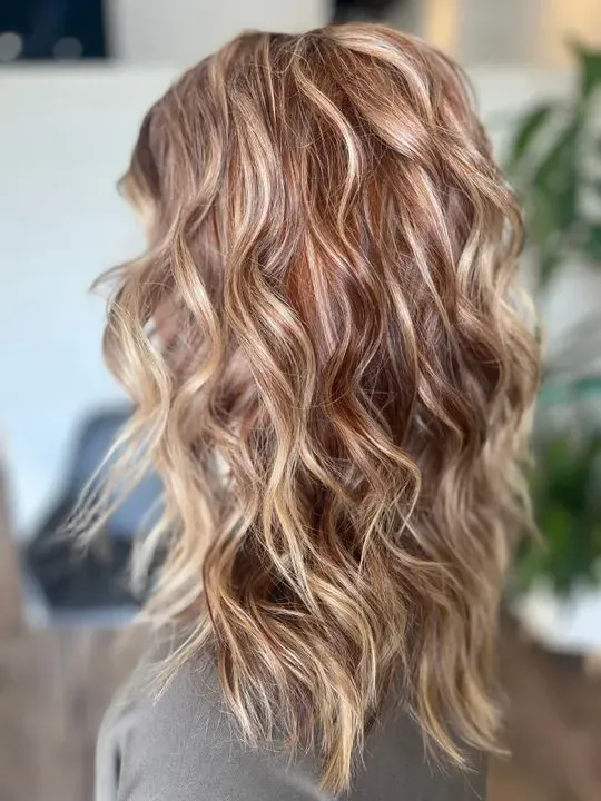 https://cdn.salonspotlight.com/photos/q5IDoqHvb0n860ewgUsE/de62b455-de2b-4564-a2f2-b014b7ee3378_720x720