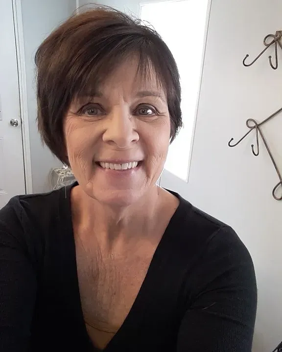 https://cdn.salonspotlight.com/photos/q5LH5Ys9pTVvyb6GK5Ul/e9fa89e3-eac7-45cd-a92f-687e81590ebf_720x720