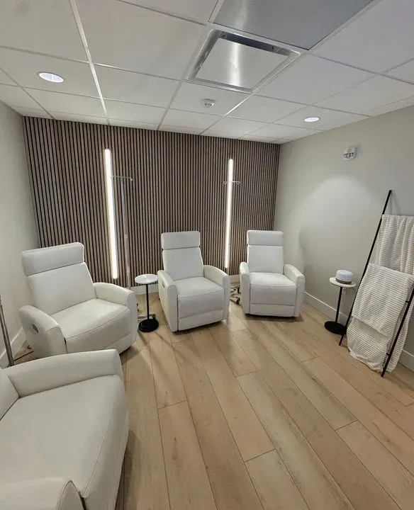 https://cdn.salonspotlight.com/photos/q67js9qGb8vg8Pyca8DD/ea3d6613-17f3-4c56-9459-efd2830090cc_720x720