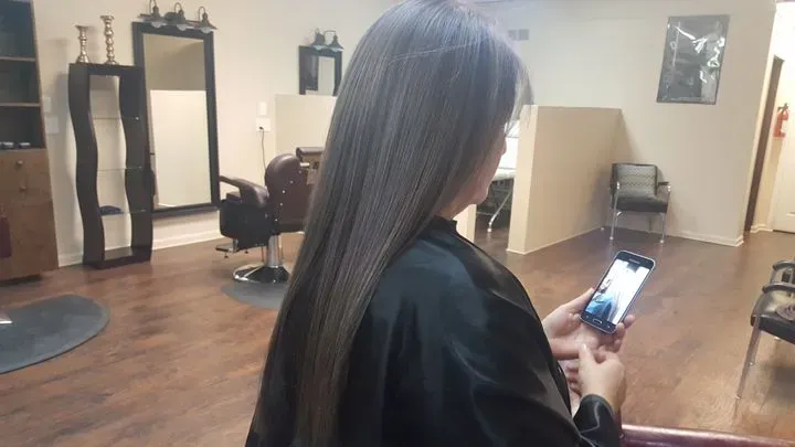 https://cdn.salonspotlight.com/photos/q6UrkZplywLyNvvzlNgj/480f6e7f-3a81-47a9-a591-88fe6c50f417_720x720