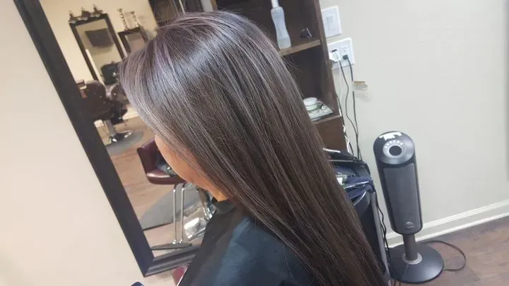 https://cdn.salonspotlight.com/photos/q6UrkZplywLyNvvzlNgj/e5556c57-5199-4497-94ec-0905eccb3c13_720x720