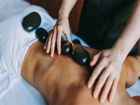 https://cdn.salonspotlight.com/photos/q9CarpUgDrVmnMXCacbi/ec595557-aaba-4bb6-96d9-fec7e6364b9d_720x720