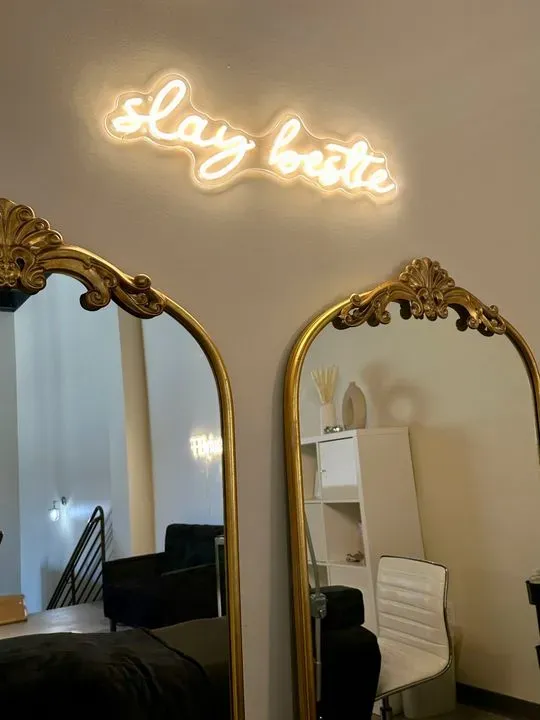 https://cdn.salonspotlight.com/photos/qB3tJMengBWDBJGr23lB/0a780e9c-c848-4583-96f1-24a526b6ce74_720x720