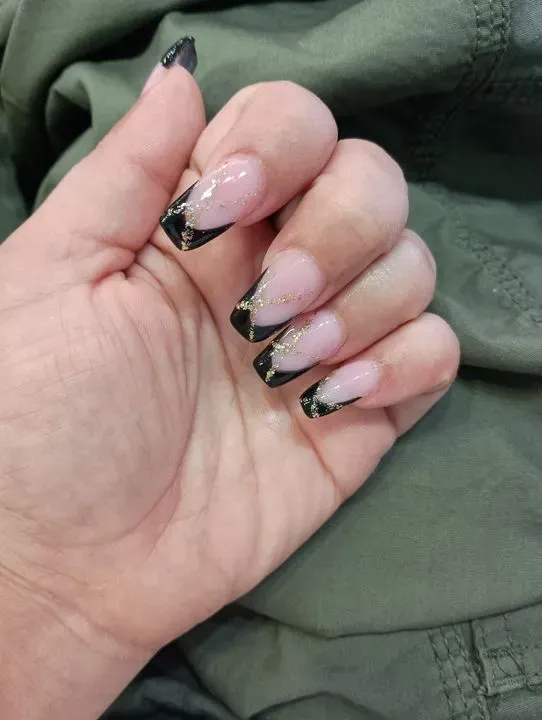 https://cdn.salonspotlight.com/photos/qB7LDSSL78RNx0k0hIOY/b53f1132-30b8-4181-a90b-4977ee7a40fc_720x720