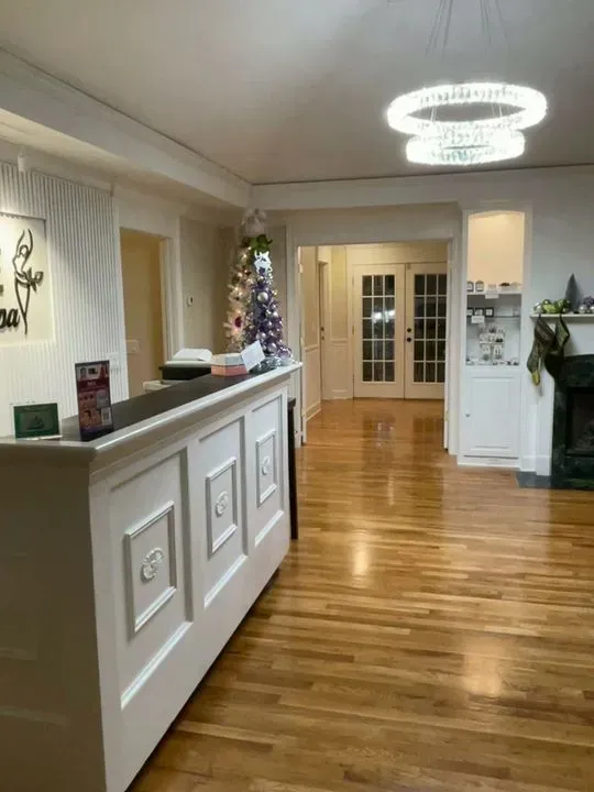 https://cdn.salonspotlight.com/photos/qB9JvsX157EiPZMNJ9A6/911f8e54-25d6-4059-9a9f-5eccfd9ad1d6_720x720