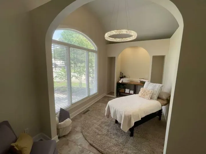 https://cdn.salonspotlight.com/photos/qB9JvsX157EiPZMNJ9A6/d2703664-7480-4924-96d1-25bfe0f300d9_720x720