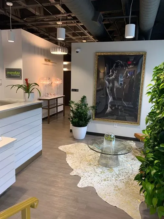 https://cdn.salonspotlight.com/photos/qB9JvsX157EiPZMNJ9A6/e8db771d-dca1-4448-bd3f-5a8cfe6ed778_720x720