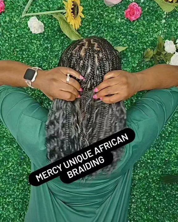 https://cdn.salonspotlight.com/photos/qBK6tB1igc8aNHmH3wtX/47685023-25a8-417a-92b8-8c1d48c32468_720x720