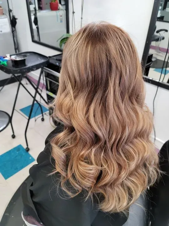 https://cdn.salonspotlight.com/photos/qBNbUdT1x1QO6KDszlFD/df396a67-e300-4b15-800b-fce5756944cd_720x720