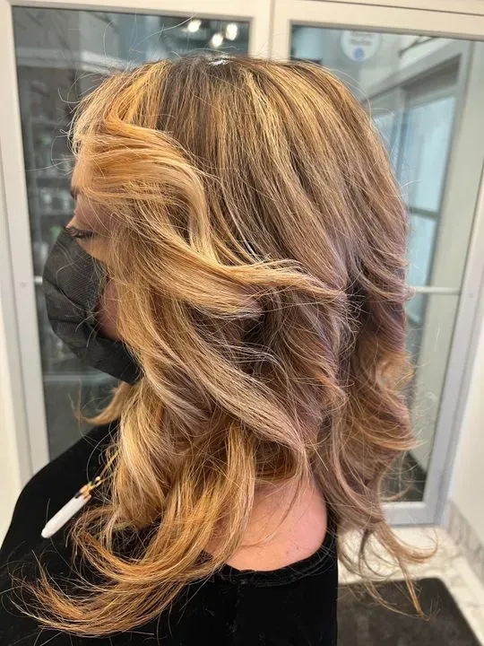 https://cdn.salonspotlight.com/photos/qC34DpKPDaiCjalsmuxD/ea3990a2-42de-45e8-a153-80fde199132b_720x720
