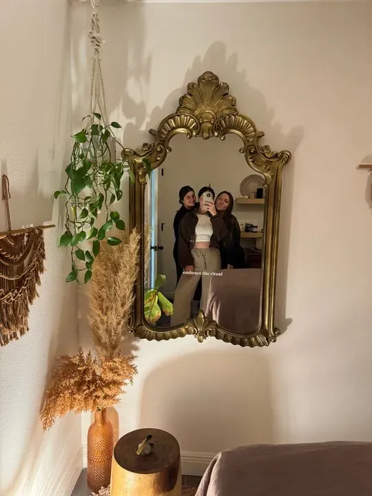 https://cdn.salonspotlight.com/photos/qC3vhEwpcytWt34C6bbH/64afb3ca-8006-49a9-a219-e54583433667_720x720