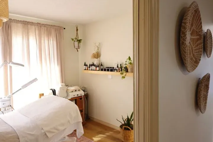 https://cdn.salonspotlight.com/photos/qC3vhEwpcytWt34C6bbH/e8443063-6749-41dd-9280-be73ba779d2a_720x720