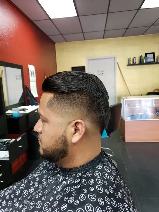 https://cdn.salonspotlight.com/photos/qCPuwDmM3v07lc8yoCBB/0a6220f8-3cae-480a-8826-0006ac0b8261_720x720