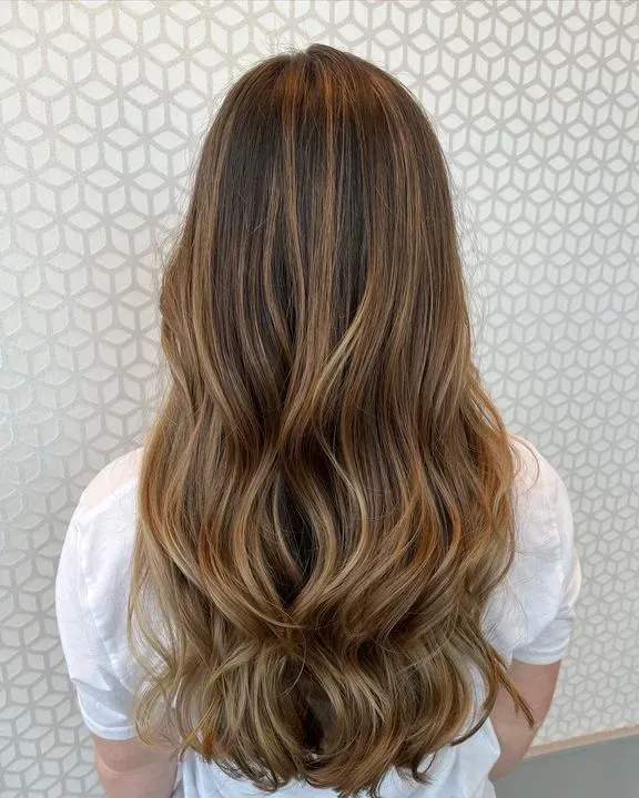 https://cdn.salonspotlight.com/photos/qDe8MmXSPr1vF7QXCCL4/13821a55-fad9-4d96-9bcb-3bee565a1010_720x720