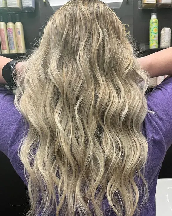 https://cdn.salonspotlight.com/photos/qDe8MmXSPr1vF7QXCCL4/7e95f669-0cb3-4540-a117-1042b2c2a06c_720x720