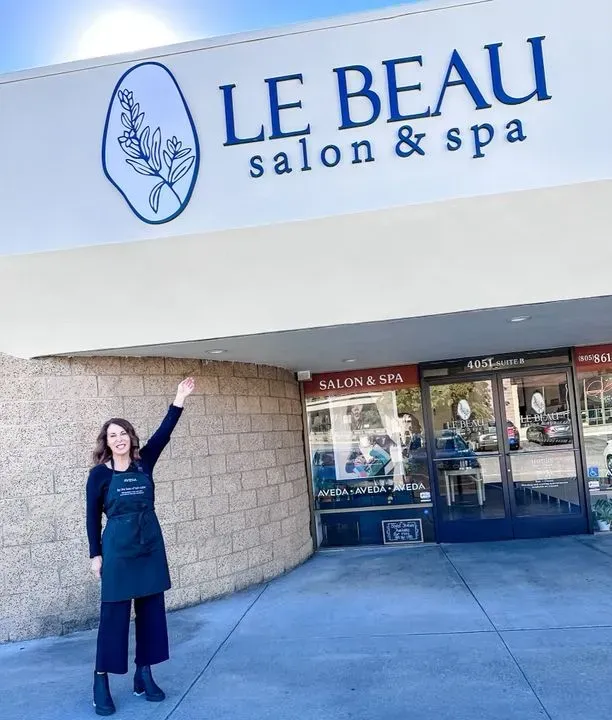 https://cdn.salonspotlight.com/photos/qG2YPJbH15k1V0m9RAxx/856ed376-d9cc-4129-9321-35e6654f6069_720x720