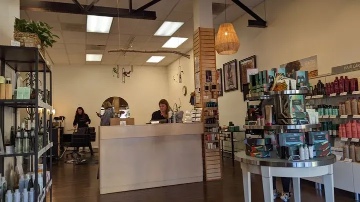 https://cdn.salonspotlight.com/photos/qG2YPJbH15k1V0m9RAxx/deb0e373-5b81-4910-b269-f5cbecb220f8_720x720