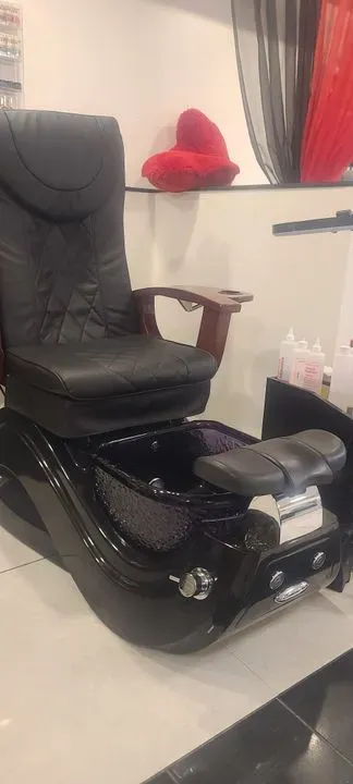 https://cdn.salonspotlight.com/photos/qHNCbsyoQw3jbngxLQDV/ad5be557-f408-413c-bdbc-16e28b863268_720x720