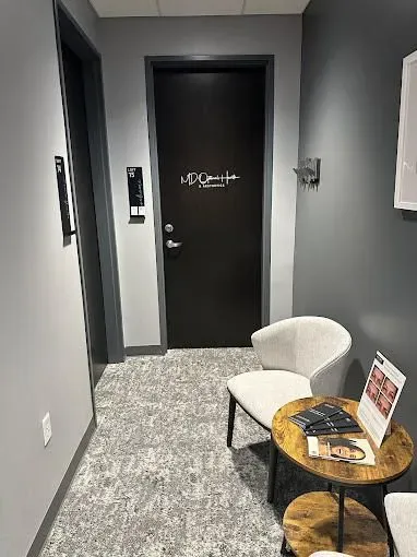 https://cdn.salonspotlight.com/photos/qHSHohFenmSADOjXlUda/45cc9fb0-ce87-43cc-b395-6ec9a379153d_720x720