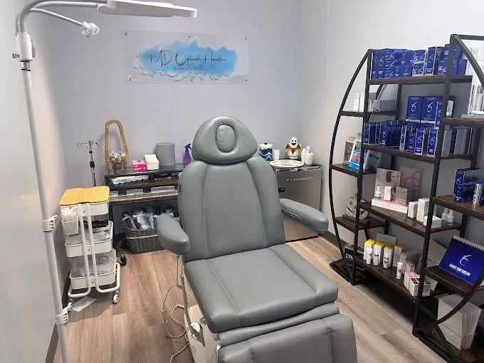 https://cdn.salonspotlight.com/photos/qHSHohFenmSADOjXlUda/c2b5068b-e456-4a7f-bcd7-f9c6bddcf313_720x720