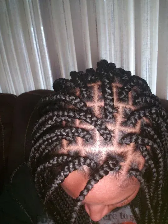 https://cdn.salonspotlight.com/photos/qHeeyPtkM6uaj5P7LIT1/f91bccae-4a7a-4596-bef8-1c20af9ce4d1_720x720