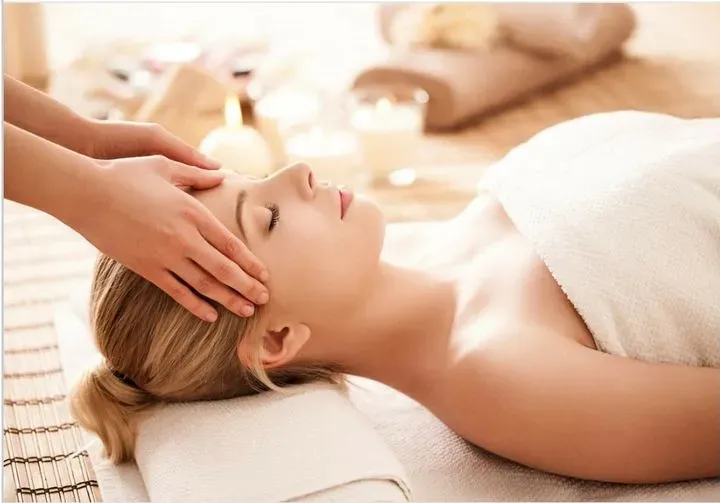 https://cdn.salonspotlight.com/photos/qJPRPumNObe7Ra6iGUeP/7be5b181-4946-477f-ade0-74b62bef917a_720x720