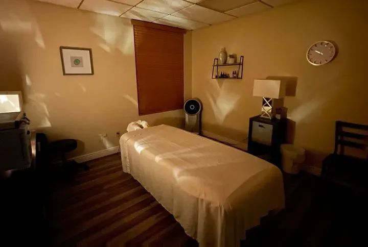 https://cdn.salonspotlight.com/photos/qJPRPumNObe7Ra6iGUeP/a8434646-450b-4675-b827-61124436cc15_720x720
