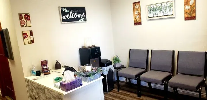 https://cdn.salonspotlight.com/photos/qJPRPumNObe7Ra6iGUeP/c14679e0-50b1-4f1c-9bba-6259e3173c6a_720x720