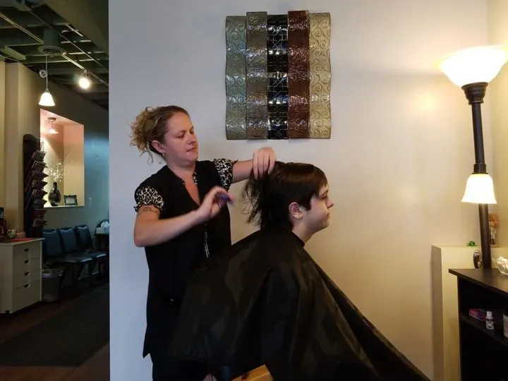 https://cdn.salonspotlight.com/photos/qJZw0KokxqE82omTBkge/611f1bba-ace2-4f08-862f-c83f73198424_720x720